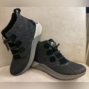 Sorel Out 'N About III Classic Waterproof Ankle Boot (Women) size 10.5